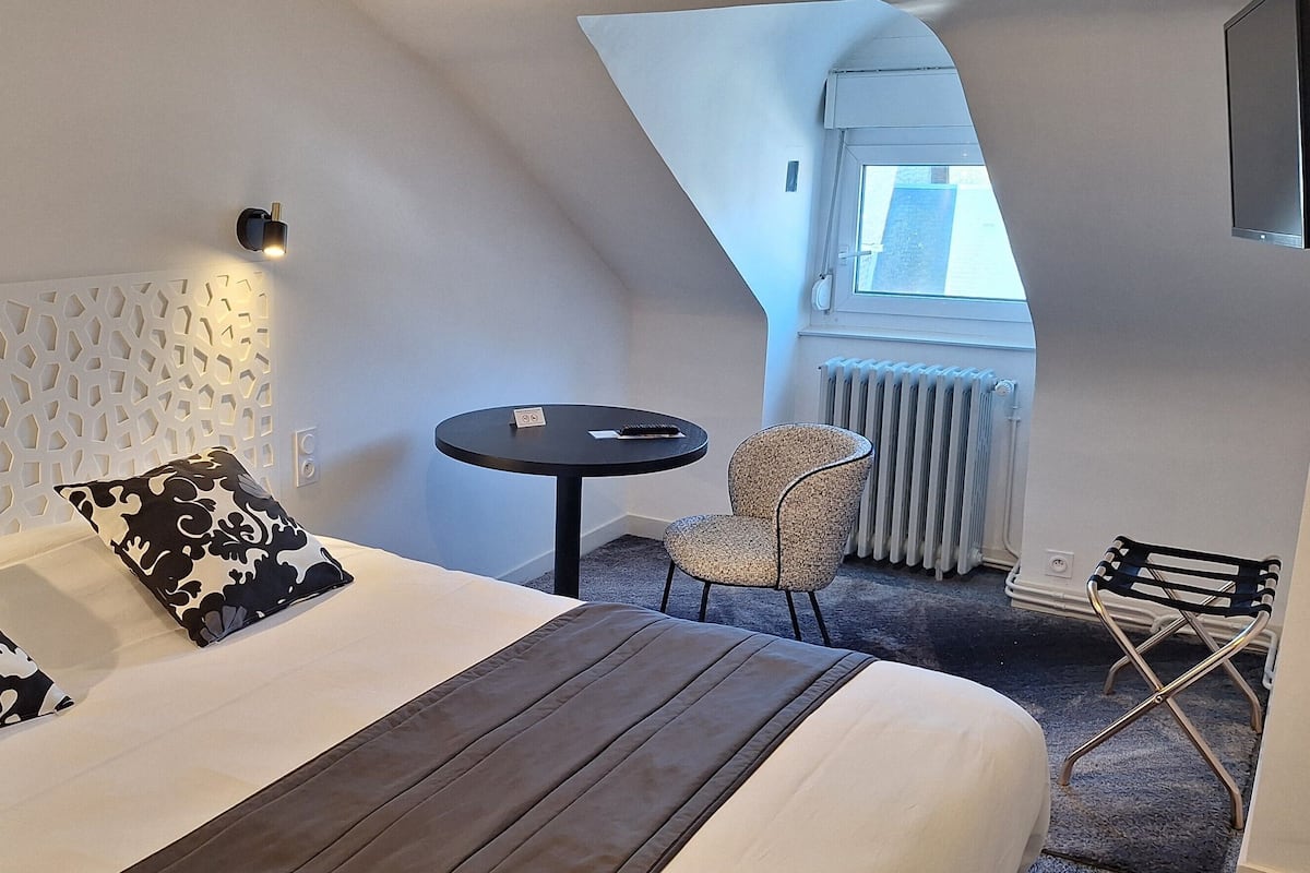 Comfort Double Room, Private Bathroom | Select Comfort beds, desk, free WiFi, bed sheets