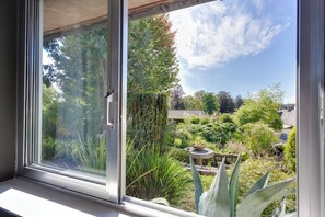 Kahden hengen superior-huone | Select Comfort -patjalliset sängyt, työpöytä, ilmainen Wi-Fi