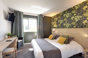 高级双人房 | Select Comfort 床、办公桌、免费 WiFi、床单