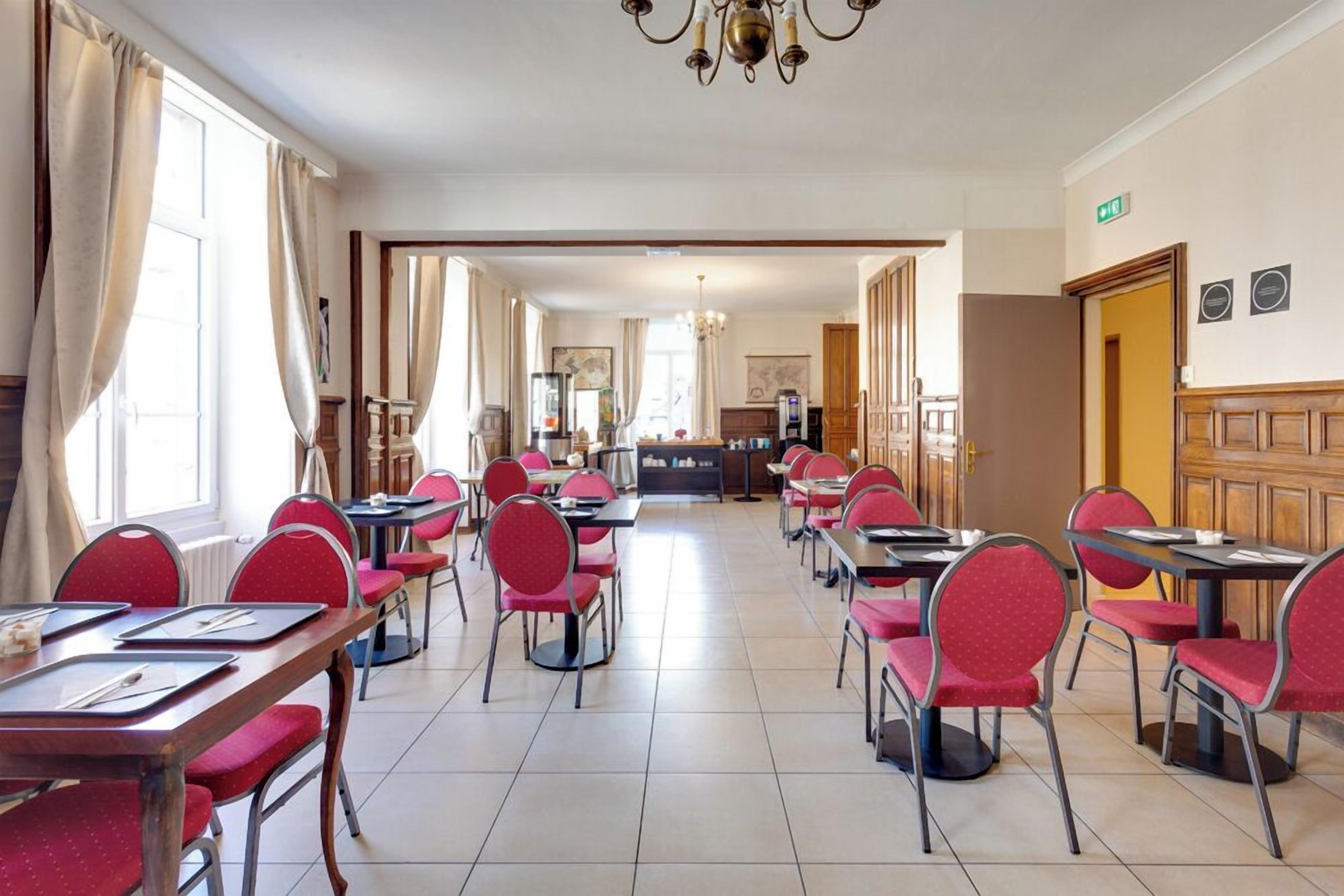 cooked-to-order breakfast on weekdays (eur 12.50 per person)