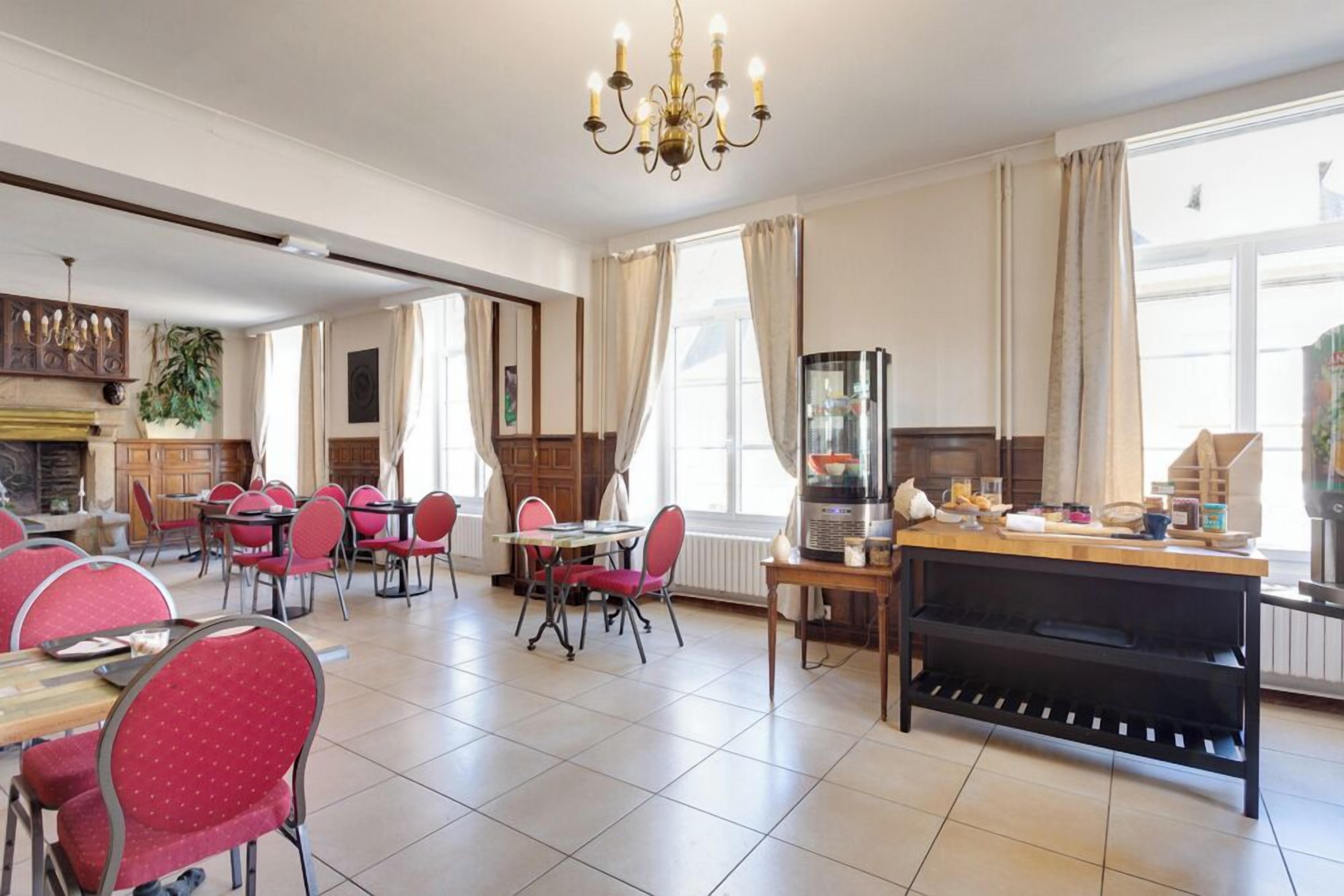 cooked-to-order breakfast on weekdays (eur 12.50 per person)