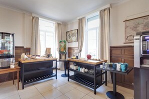 Petit déjeuner en semaine (12.50 EUR par personne)