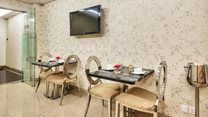Unclassified image, 4 of 30, button - AEm Hotel Selection (Ho Chi Minh City)