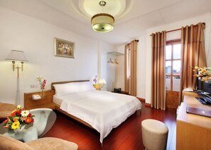 Minibar, in-room safe, desk, soundproofing - AEm Hotel Selection (Ho Chi Minh City)