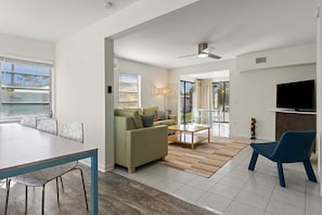 Cottage, 2 Bedrooms, Ocean View | Living area