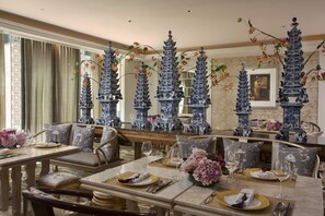 8 restaurants; breakfast, lunch, dinner, and brunch served - Mulia Resort (Nusa Dua)