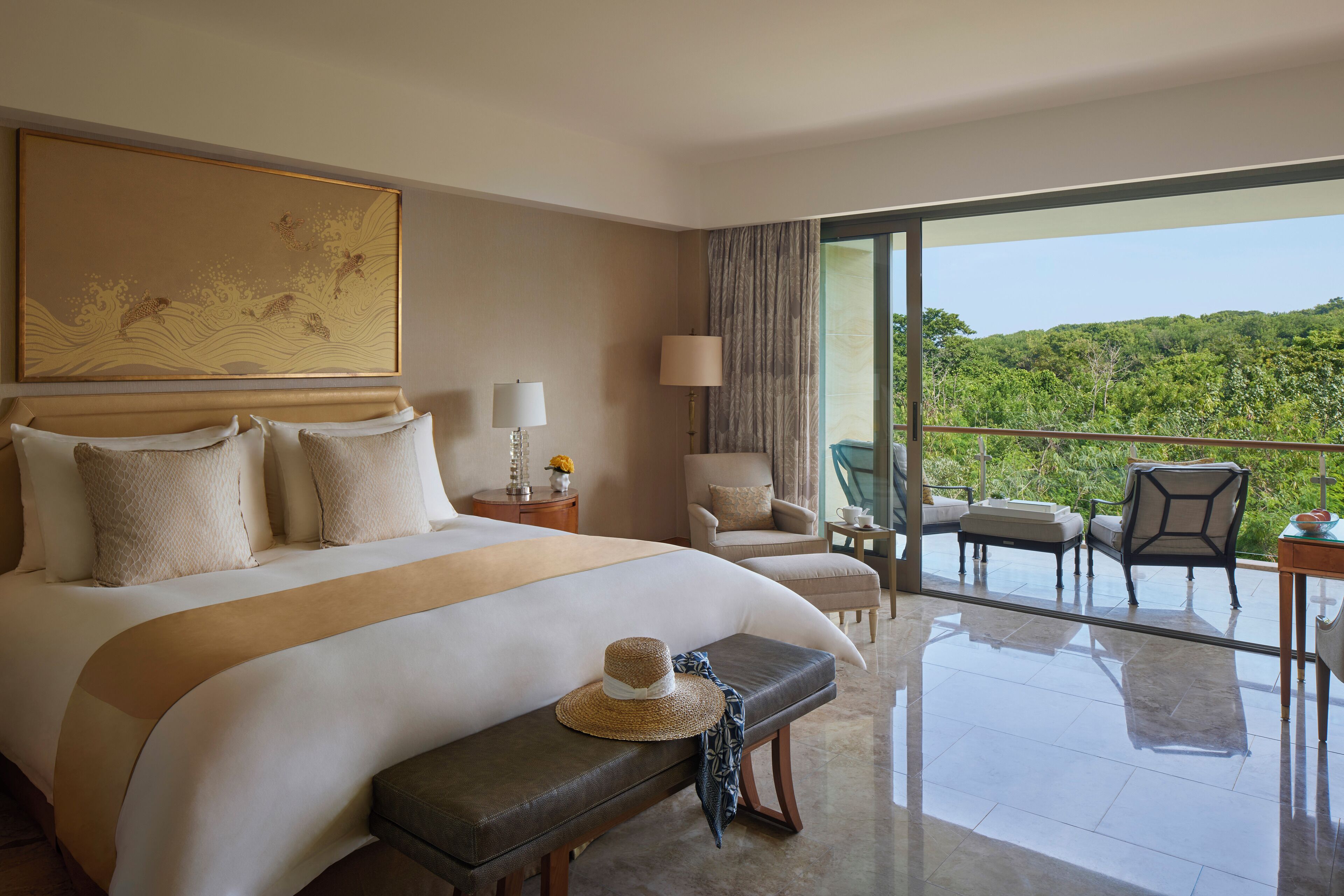 华丽客房 (Mulia Grandeur Deluxe) | 高档床上用品、迷你吧、客房内保险箱、特色家居