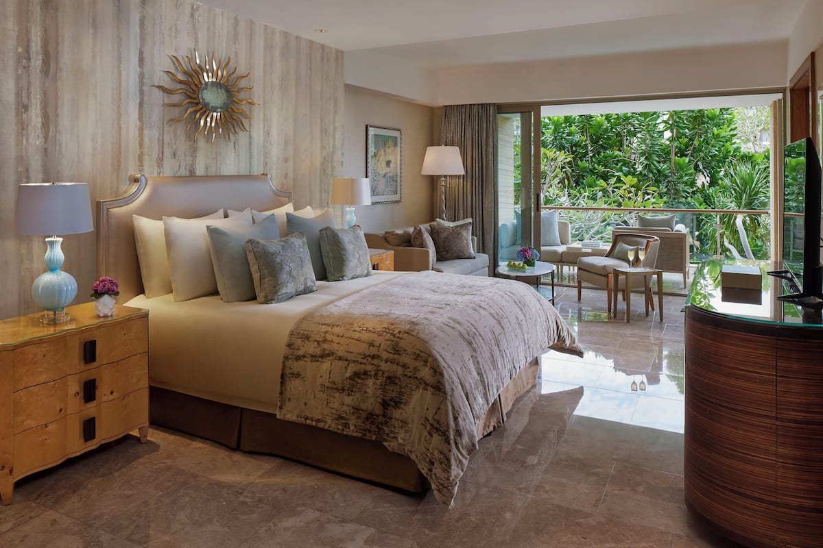 Royal-huone | Ylelliset vuodevaatteet, minibaari, tallelokero huoneessa