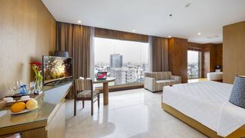 PANORAMA SUITE City View with daily afternoon tea | View from room