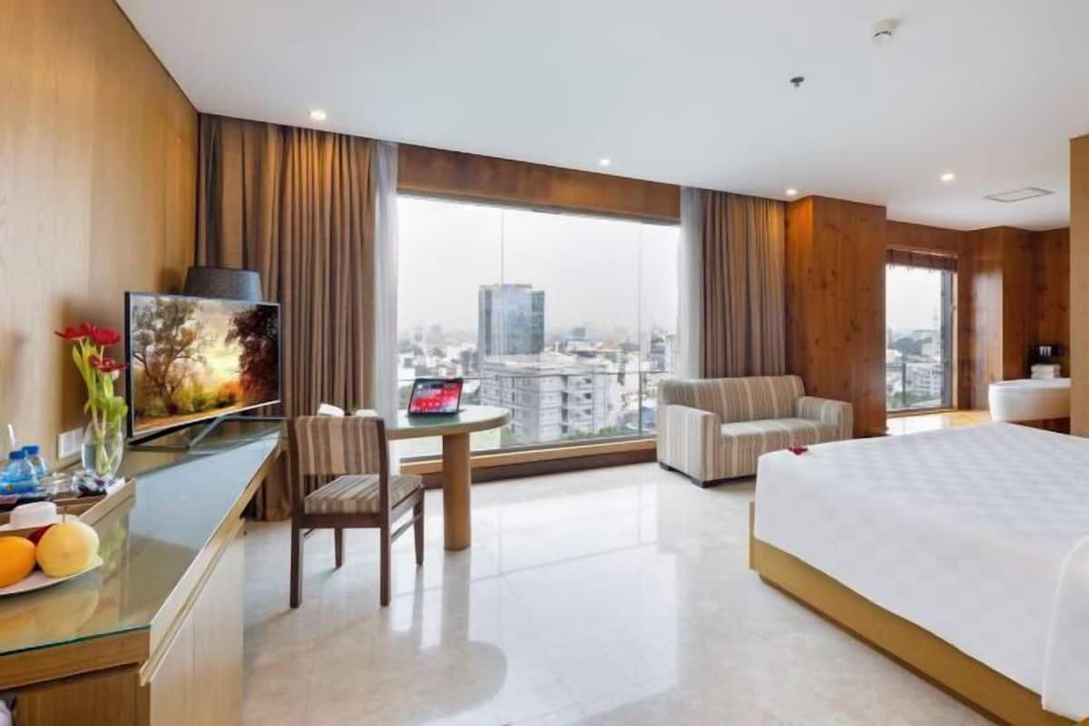 1 bedroom, in-room safe, desk, blackout drapes