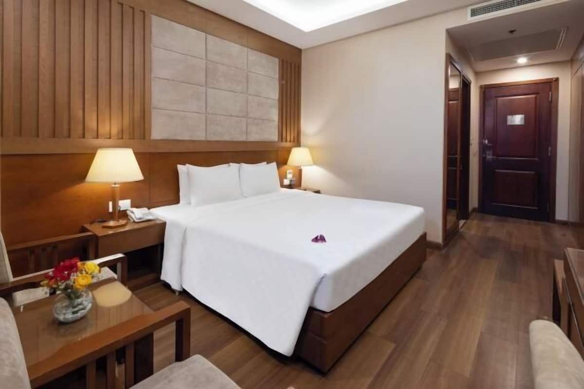 1 bedroom, in-room safe, desk, blackout drapes