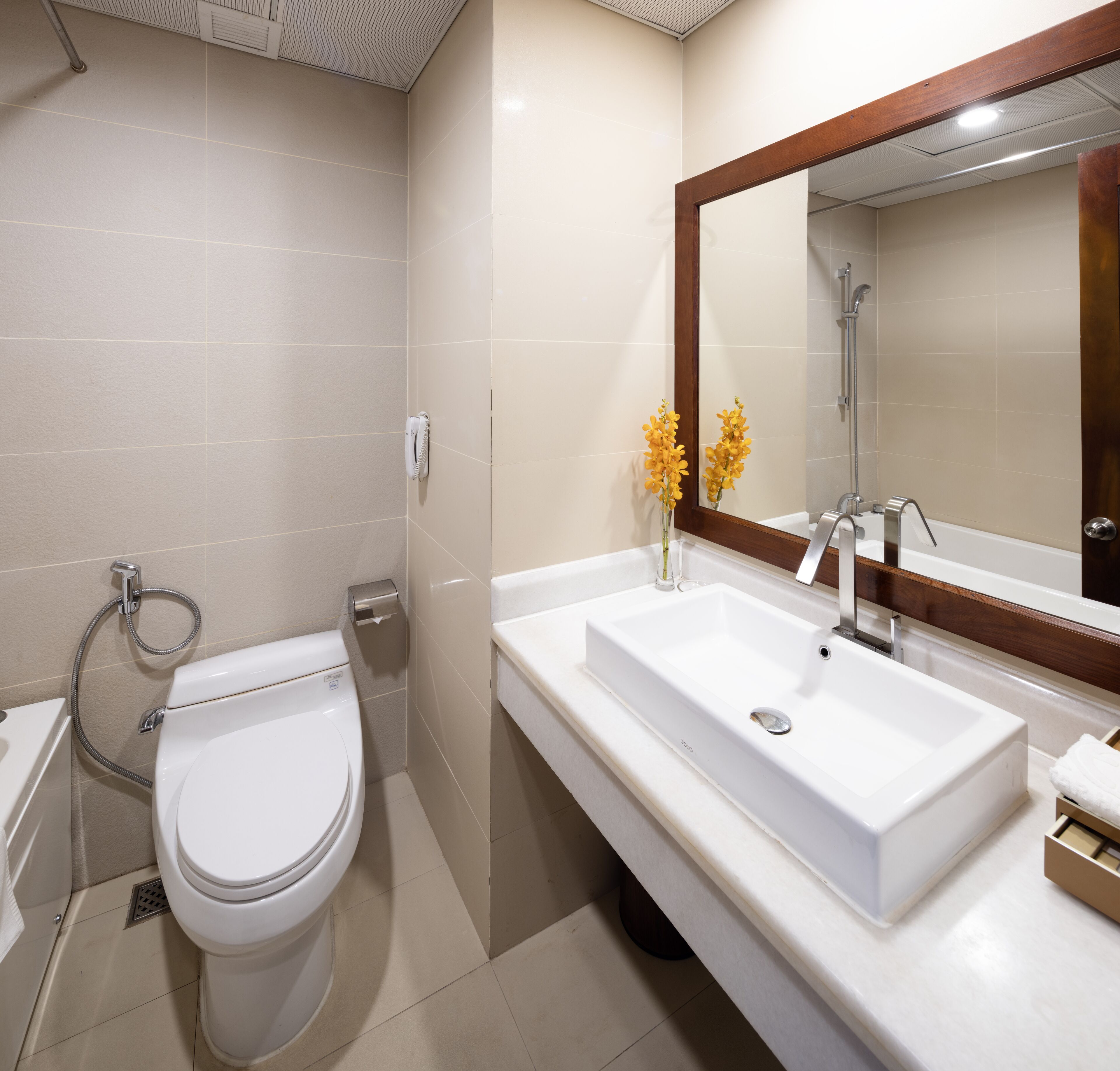 junior suite (free minibar) | bathroom | free toiletries, hair dryer, bathrobes, slippers