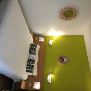 Doppelzimmer, Stadtblick | Schreibtisch, schallisolierte Zimmer, Babybetten, Zustellbetten