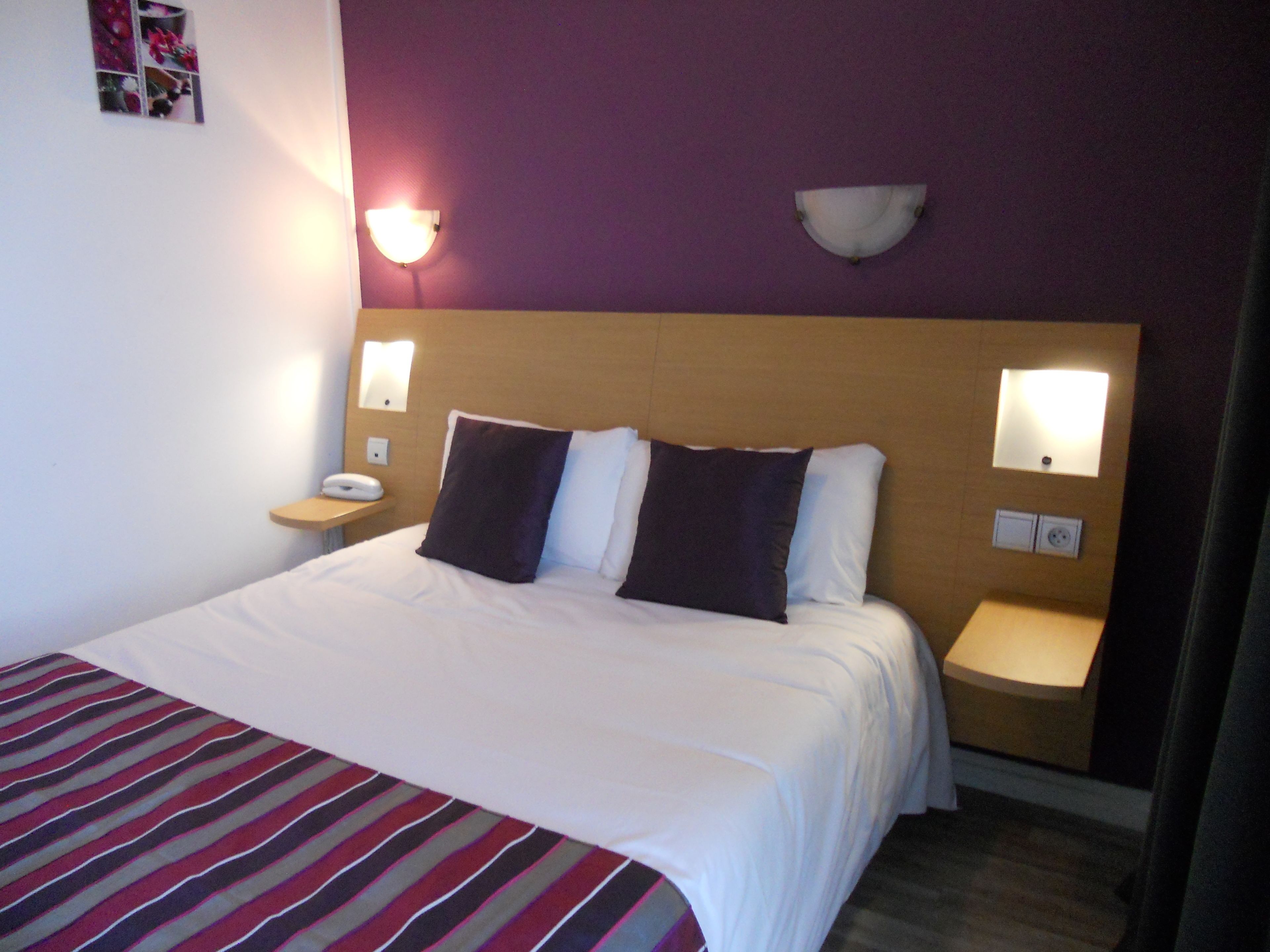 double room, city view (shower) | desk, soundproofing, cots/infant beds, rollaway beds