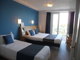 Quarto triplo, vista parcial para o mar | Escrivaninha, quartos à prova de som, berços (sobretaxa)