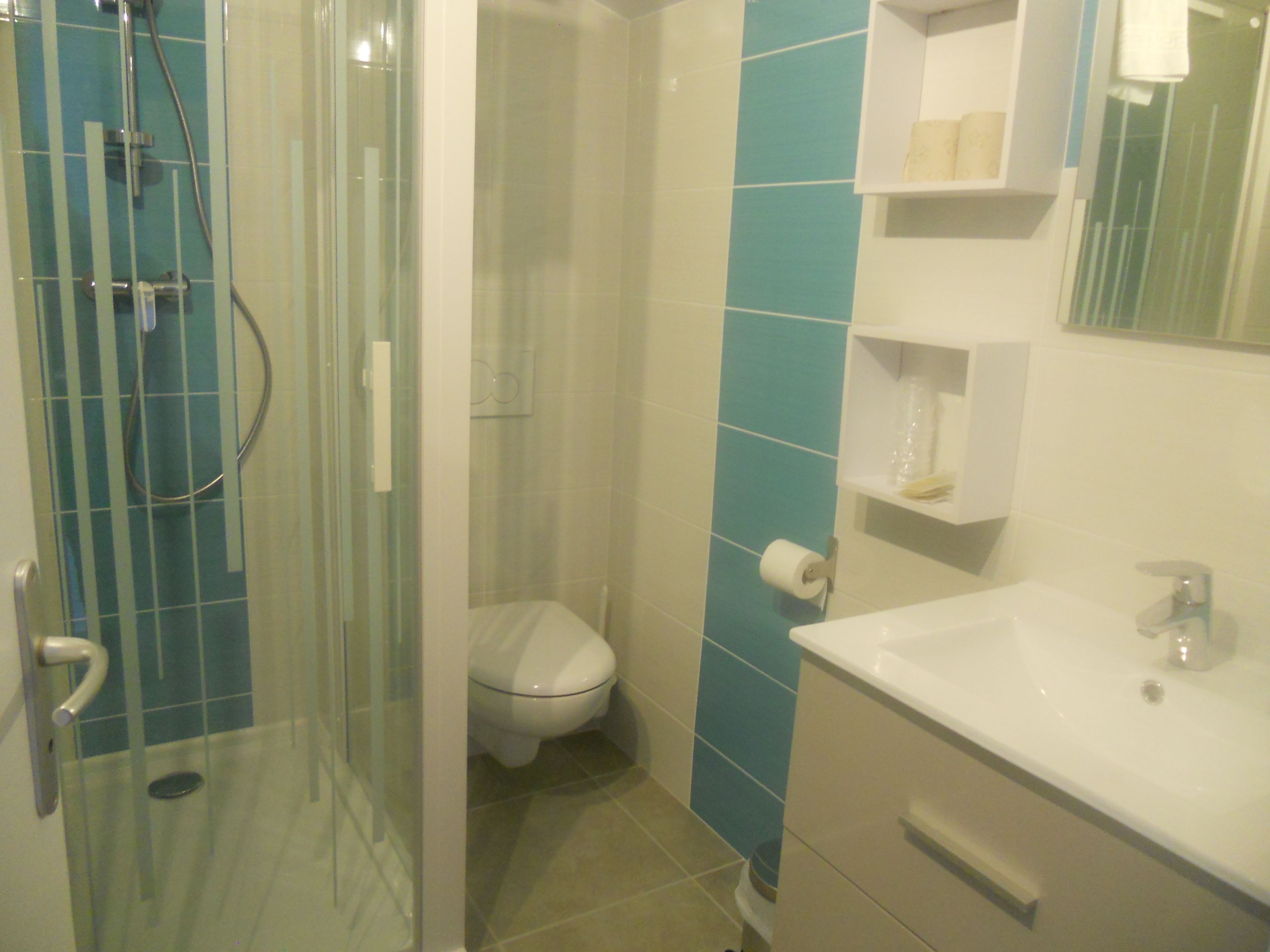 duplex, sea view | bathroom | shower, free toiletries, hair dryer