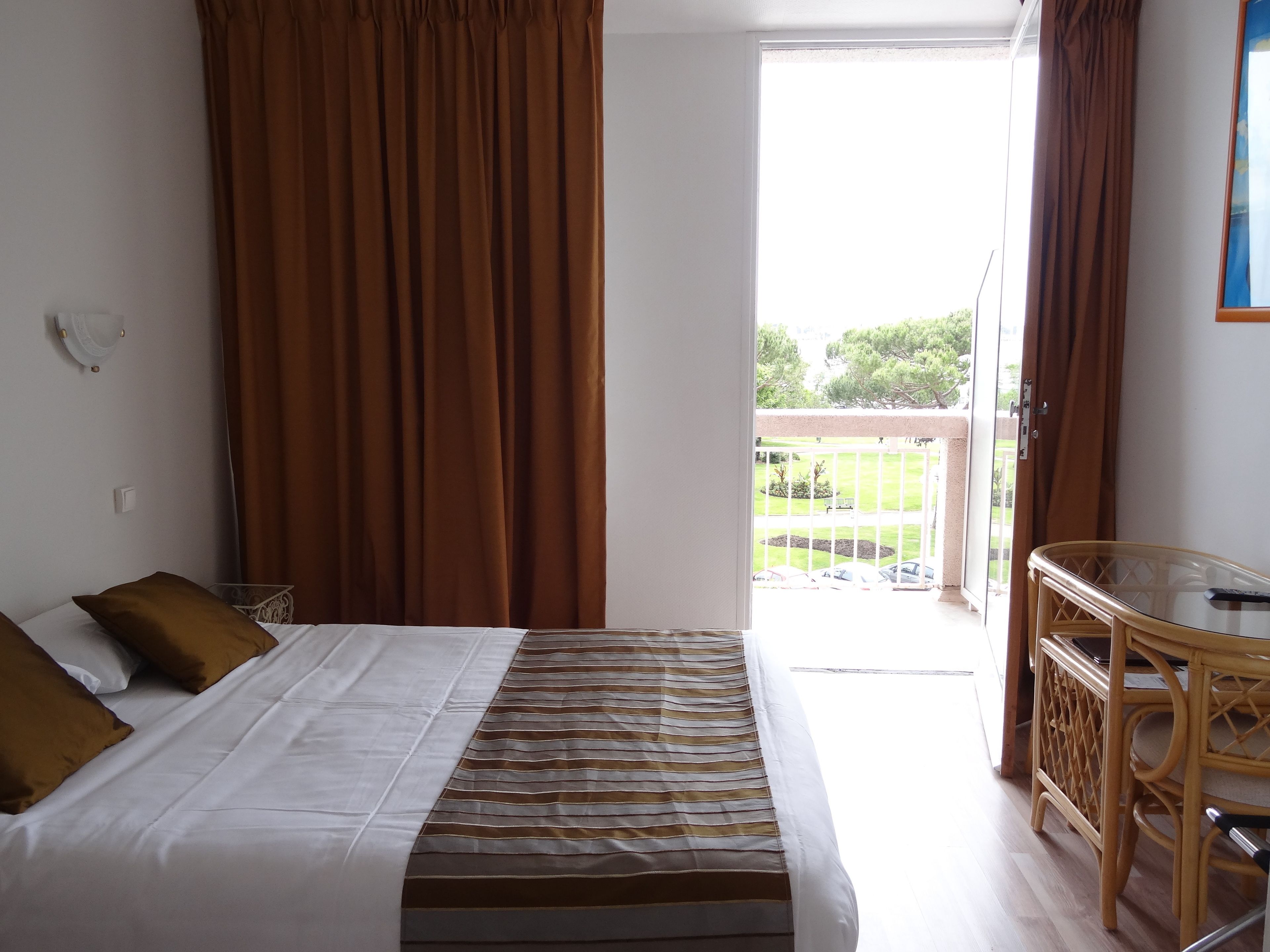 desk, soundproofing, cots/infant beds, rollaway beds