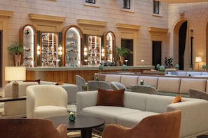 2 bares o lounges