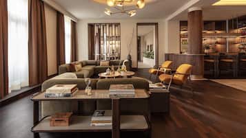 Frette Italian sheets, premium bedding, minibar, in-room safe