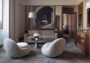 Frette Italian sheets, premium bedding, minibar, in-room safe