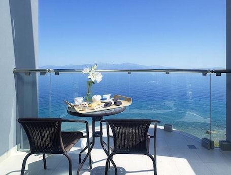 Opções para refeição ao ar livre. Arion Hotel