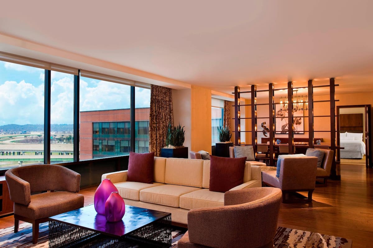 presidential suite, 1 bedroom | living area | 42-inch flat-screen tv with cable channels, tv, pay films