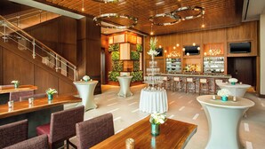 Lobby-lounge