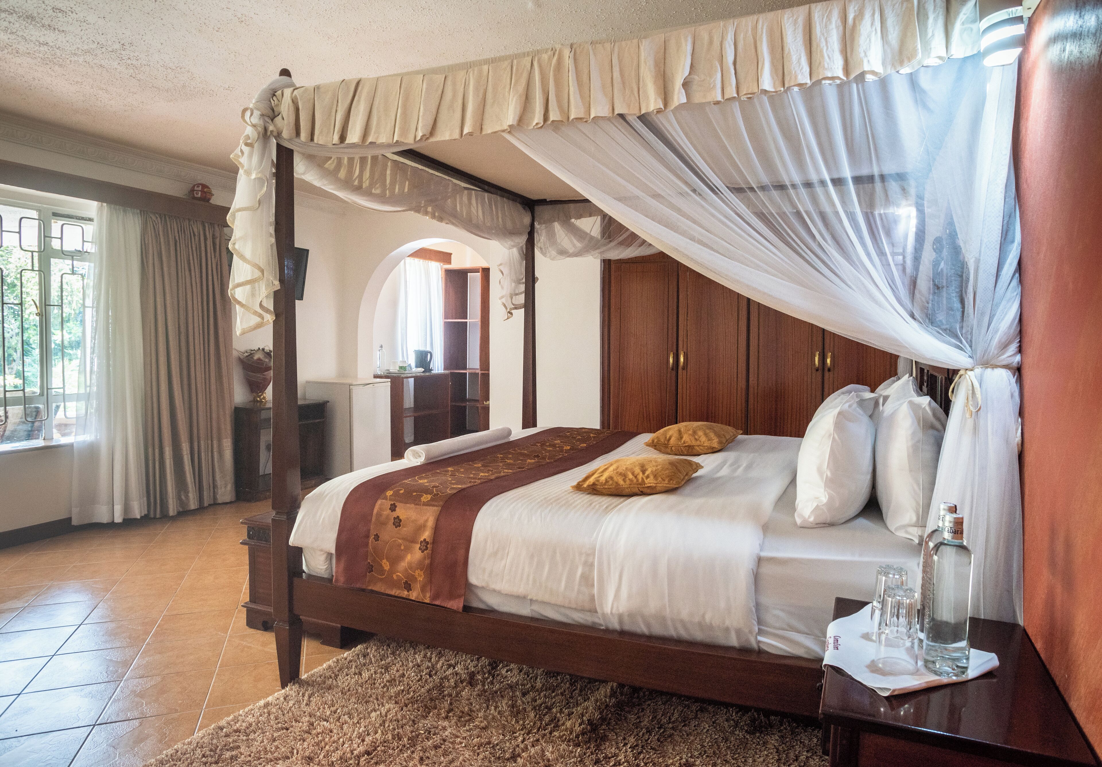 Cabezal de ducha tipo lluvia, artículos de tocador gratuitos