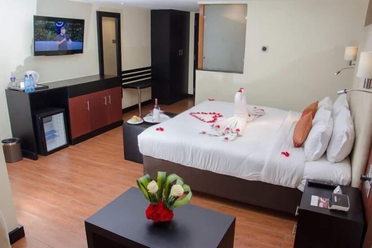 Sábanas de algodón egipcio, ropa de cama de alta calidad y minibar