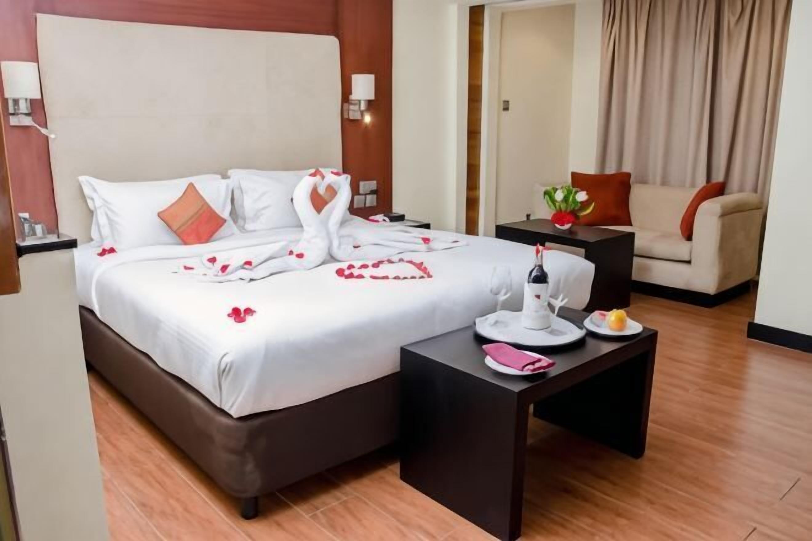 Sábanas de algodón egipcio, ropa de cama de alta calidad y minibar 