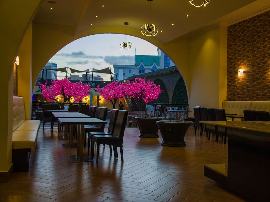 2 restaurants, lunch, dinner served; Chinese cuisine