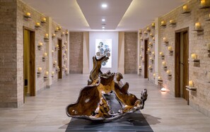 Aromatherapie, Warmsteinmassagen, Tiefengewebe-Massagen