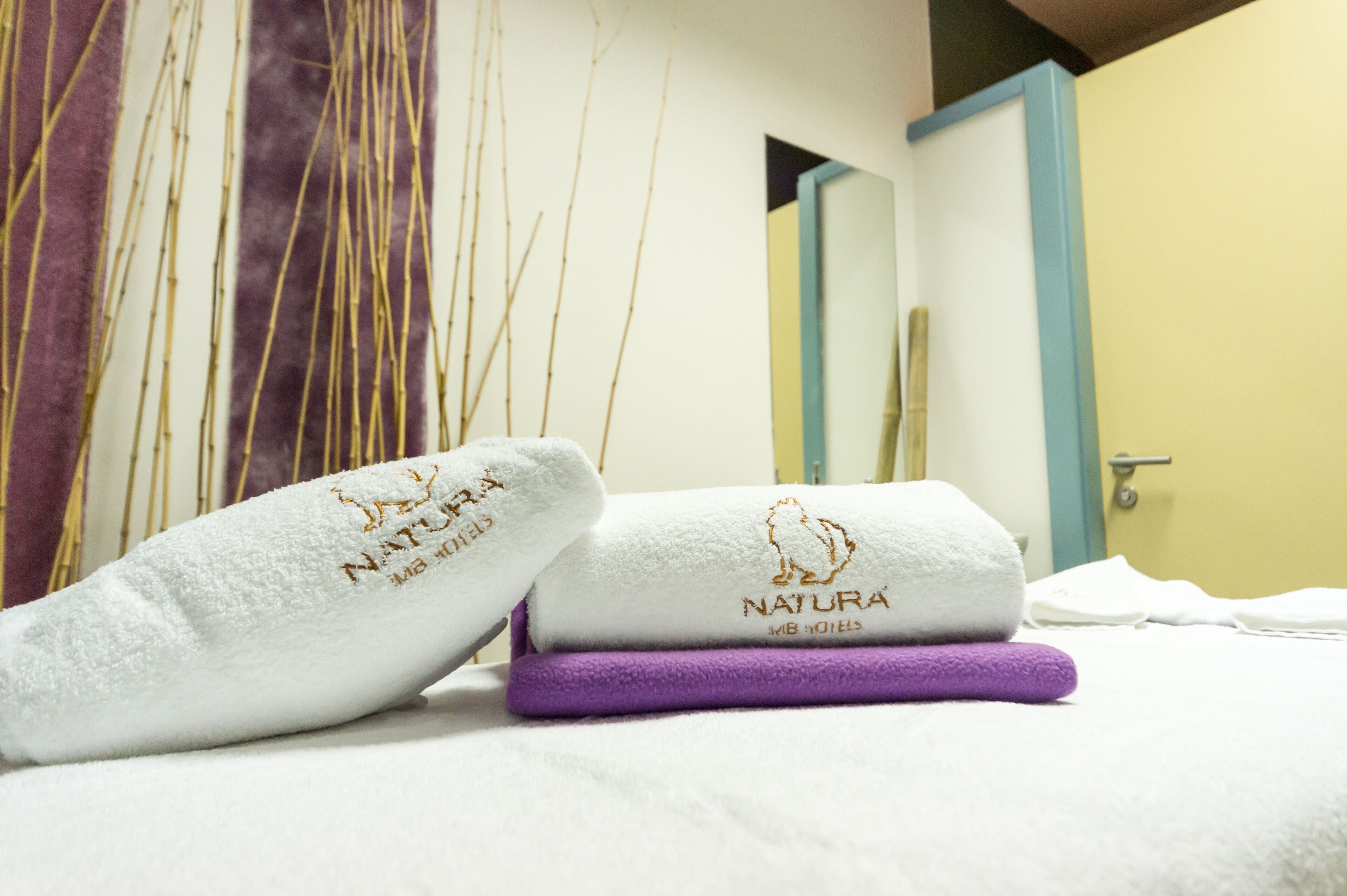 sauna, hot tub, steam room, body treatments, aromatherapy