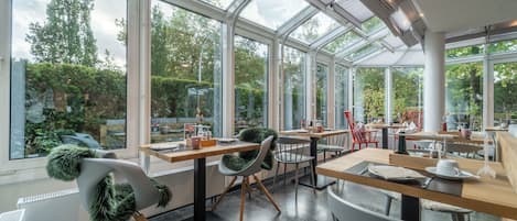 Daily buffet breakfast (EUR 18.90 per person)