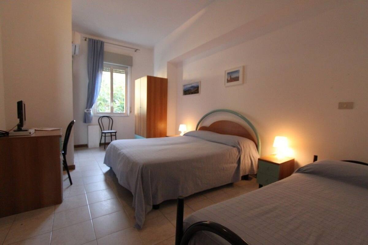 Triple Room | In-room safe, soundproofing, cribs (surcharge), WiFi (free)