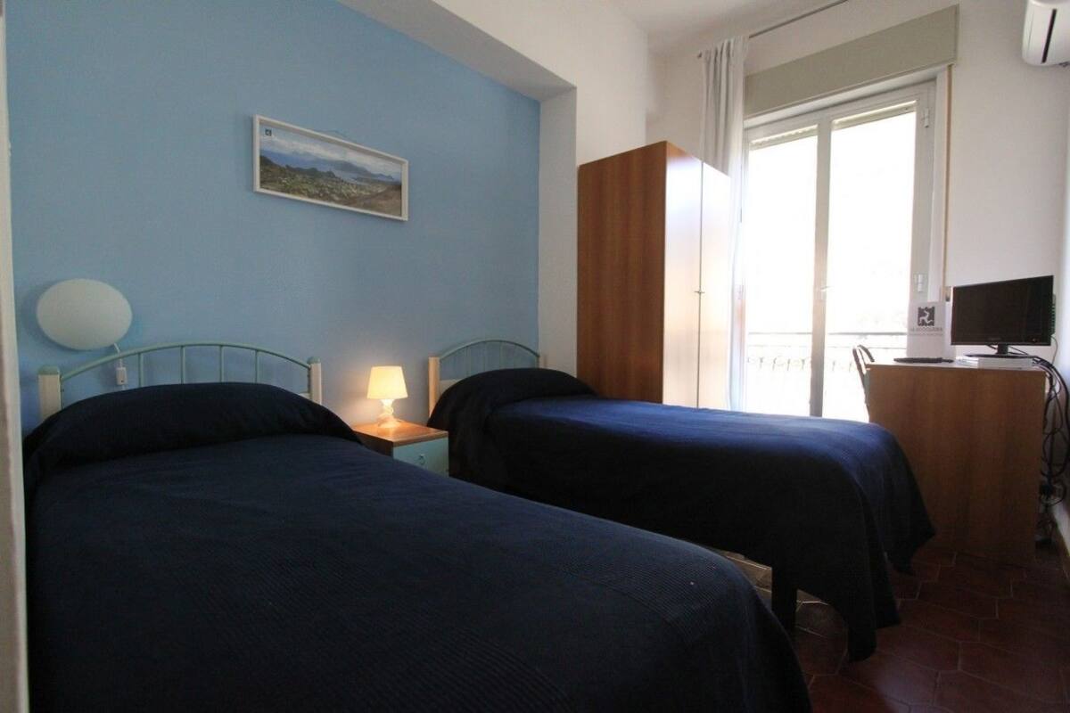 Double or Twin Room | In-room safe, soundproofing, cribs (surcharge), WiFi (free)