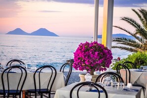 Lunch and dinner served, Regional cuisine