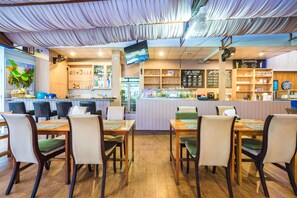 酒吧（店内）