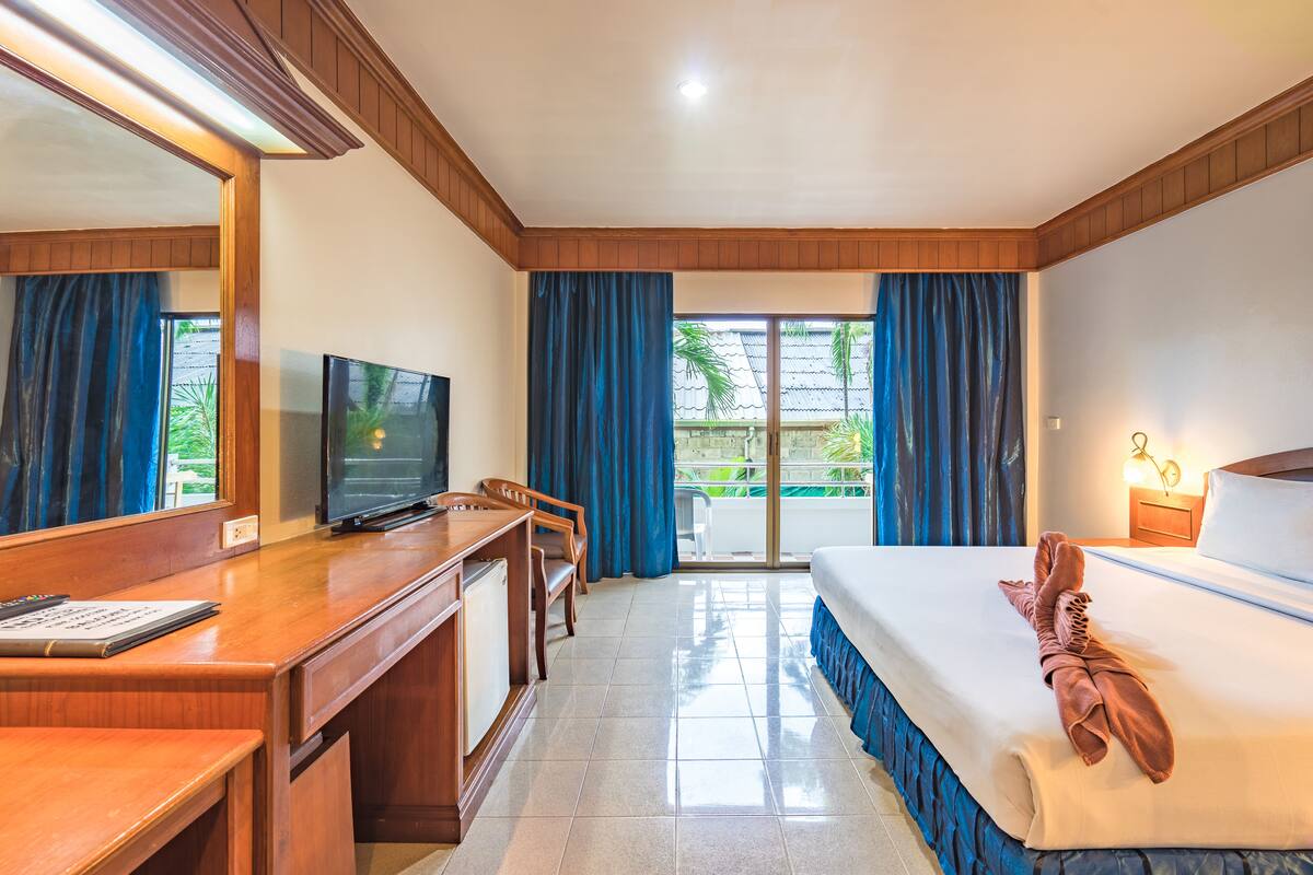Standard Room | In-room safe, desk, cribs (free), rollaway beds (surcharge)