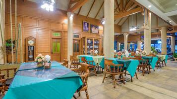 Daily buffet breakfast (THB 250 per person)