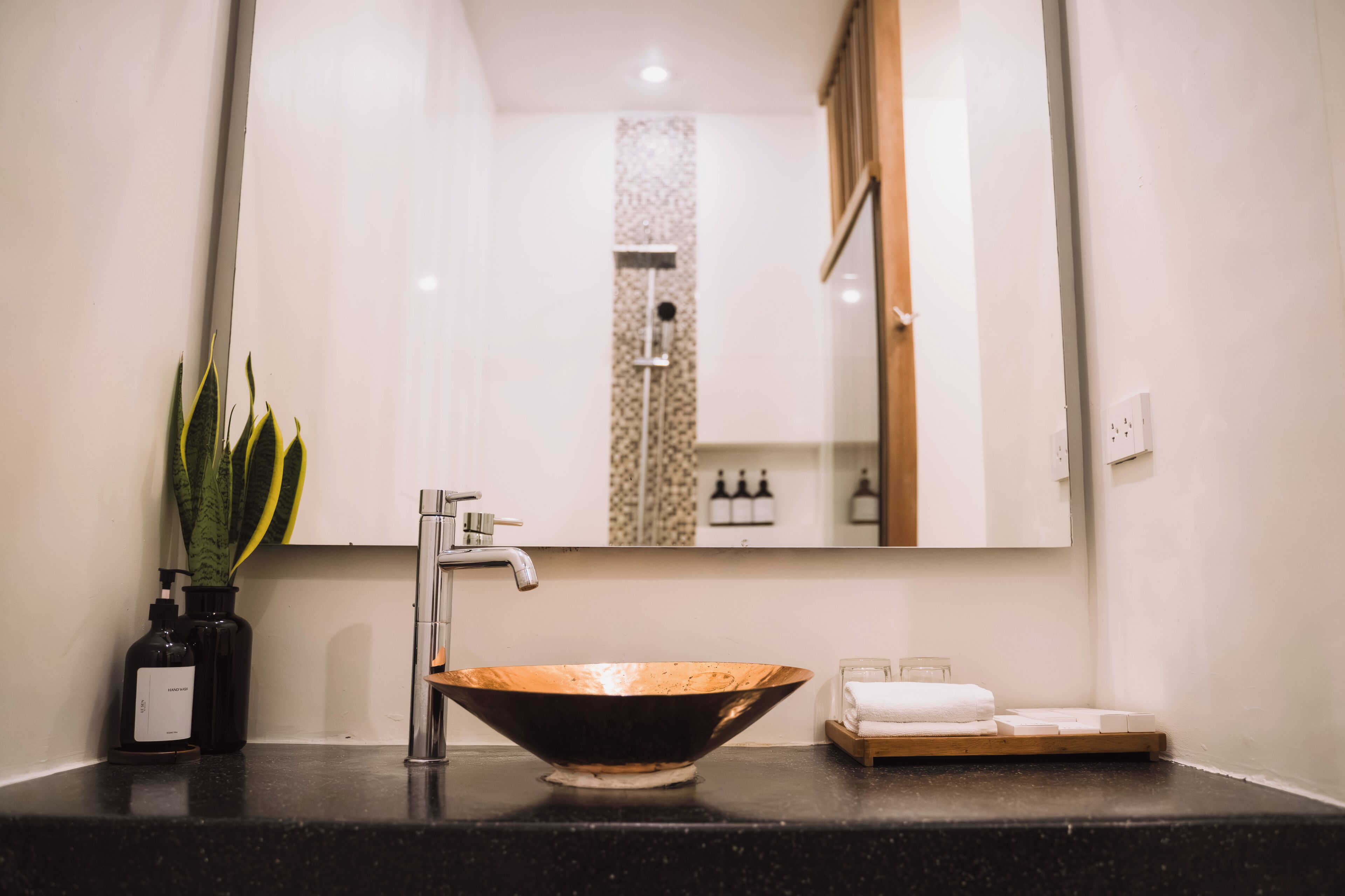 separate bathtub and shower, deep-soaking bathtub, free toiletries