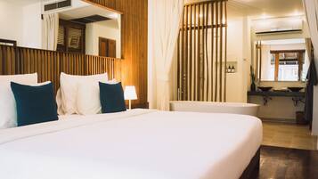 Suite Double or Twin | Minibar, escritorio, espacio para trabajar con un portátil