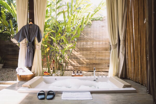 Villa King Bed | Minibar, desk, laptop workspace, blackout drapes - Le Sen Boutique Hotel (Luang Prabang)