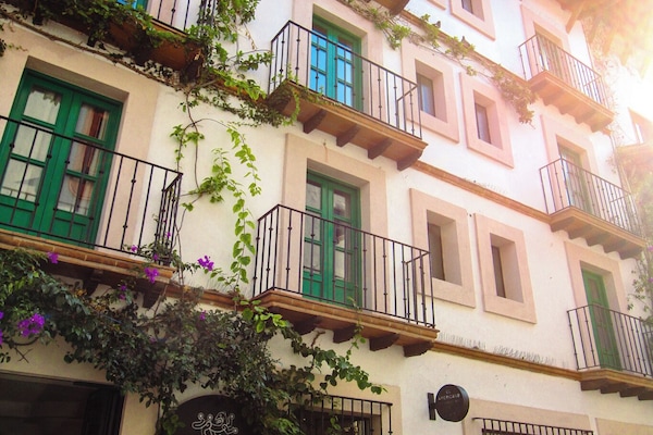 Mặt tiền nơi lưu trú