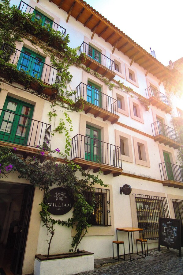 Front of property - William Hotel Boutique De Diseño (Taxco)