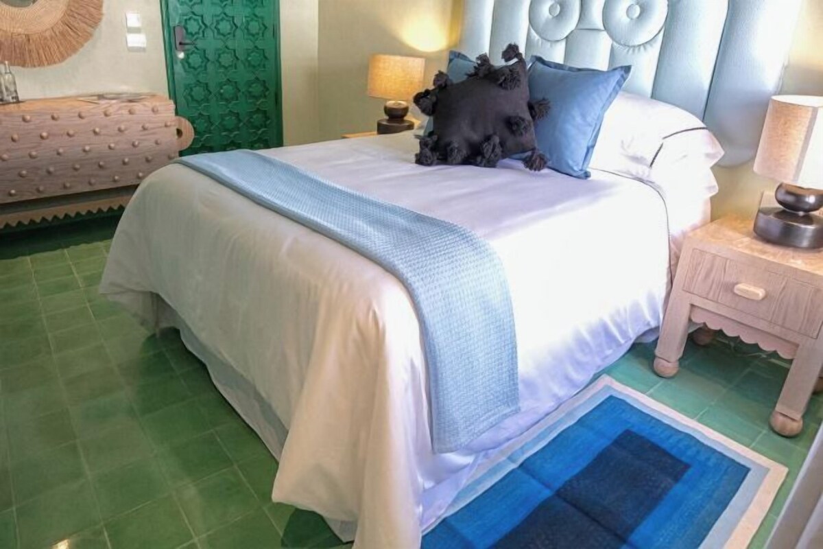 Egyptian cotton sheets, premium bedding, down comforters, in-room safe