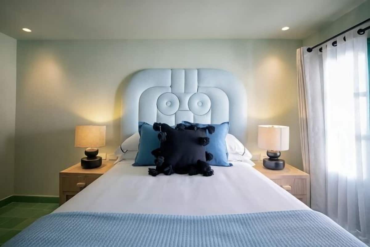 Egyptian cotton sheets, premium bedding, down comforters, in-room safe