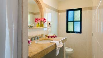 Casa | Baño | Regadera, amenidades de baño gratuitas, toallas