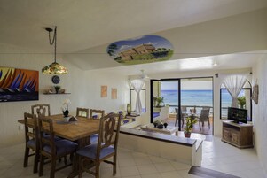 Condo, 1 quarto, vista para o oceano, de frente para a praia | Opções para refeição no quarto