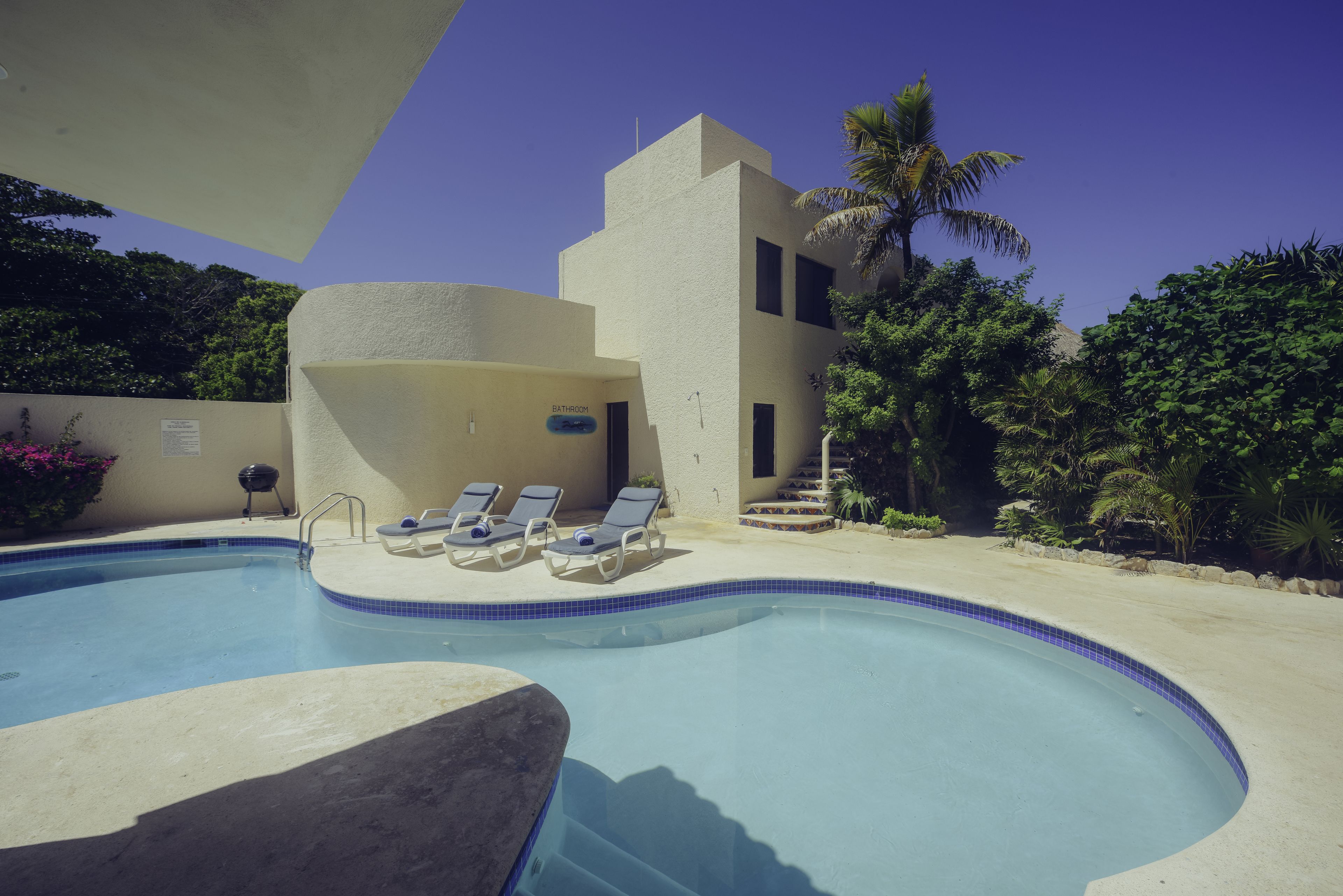 outdoor pool, pool loungers